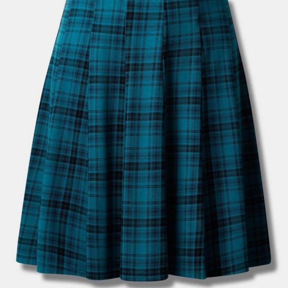 TORRID SIZE 6 Mini Studio Ponte Seamed Circle Skirt